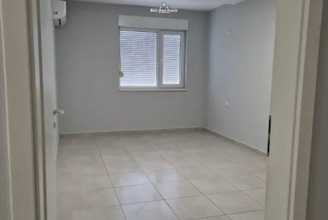 Tirane, jepet me qera zyre Kati 7, 55 m² 420 € (frosina plaku)