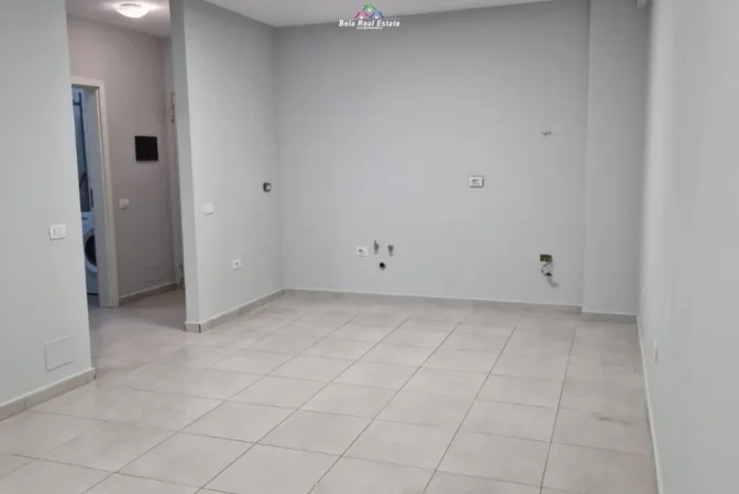 Tirane, jepet me qera zyre Kati 7, 55 m² 420 € (frosina plaku)