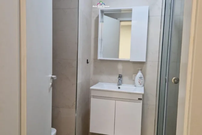 Tirane, jepet me qera zyre Kati 7, 55 m² 420 € (frosina plaku)