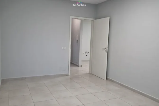 Tirane, jepet me qera zyre Kati 7, 55 m² 420 € (frosina plaku)
