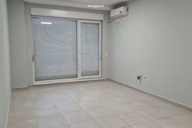 Tirane, jepet me qera zyre Kati 7, 55 m² 420 € (frosina plaku)