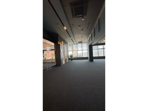 Tirane, jepet me qera apartament+verande | Penthouse Kati 9, 1.000 m² 10.000 € (Perballe Spitalit American 3)