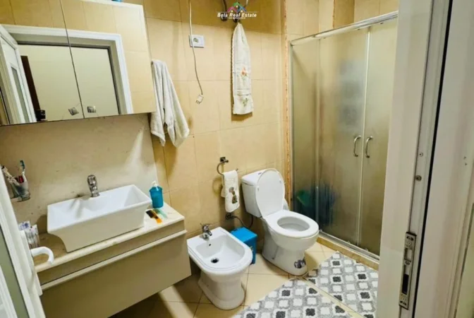 Tirane, jepet me qera 1+1 Kati 2, 70 m² 680 € 