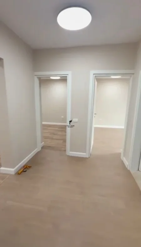 Tirane, jepet me qera zyre Kati 2, 110 m² 1.100 € (BLLOKU)