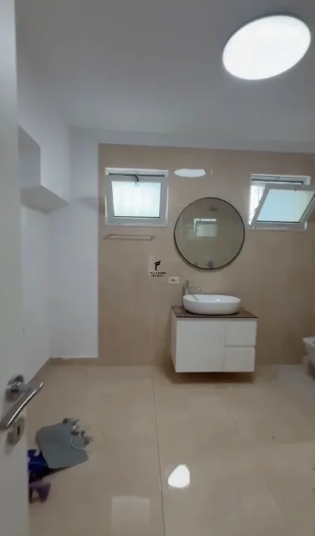 Tirane, jepet me qera zyre Kati 2, 110 m² 1.100 € (BLLOKU)