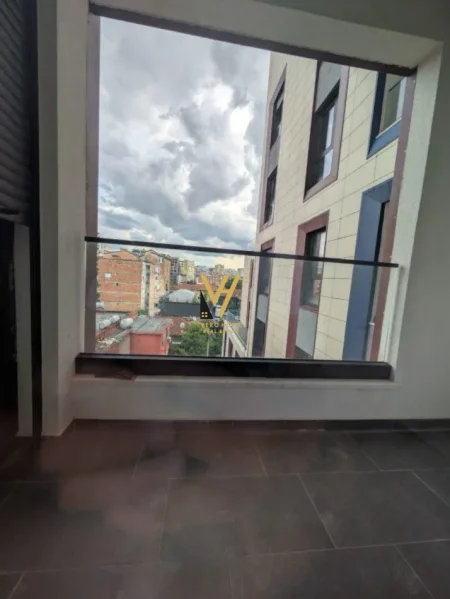 Tirane, jepet me qera apartament 2+1+Ballkon Kati 4, 80 m² 920 € (STADIUMI DINAMO)