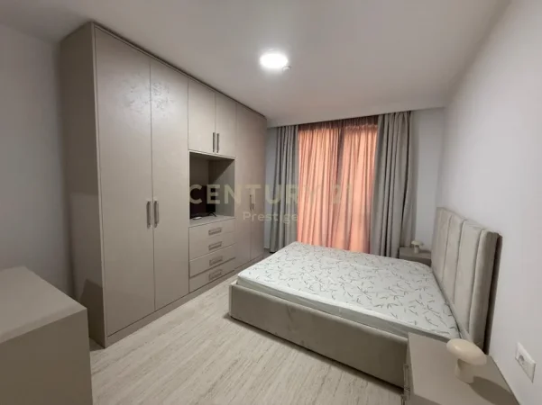 Tirane, jepet me qera apartament 3+1+Aneks Kati 2, 116 m² 1.301 € (Liqeni Thate)