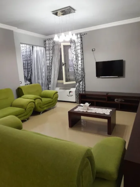Tirane, jepet me qera apartament 2+1 Kati 5, 80 m² 500 € (VILAT GJERMANE)
