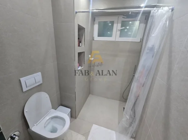 Tirane, shitet apartament 2+1+Ballkon , 76 m² 210.000 € (Brryli)
