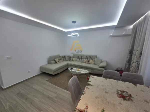 Tirane, shitet apartament 2+1+Ballkon , 76 m² 210.000 € (Brryli)
