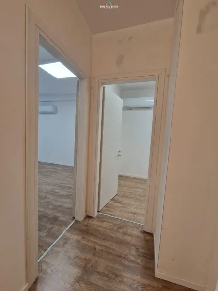 Tirane, jepet me qera zyre Kati 1, 75 m² 680 € (dritan hoxha)
