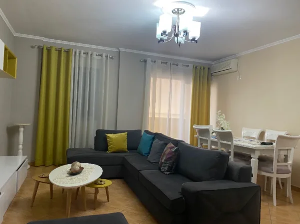 Tirane, jepet me qera apartament 2+1 Kati 8, 91 m² 650 € (Pallati Me Shigjeta)