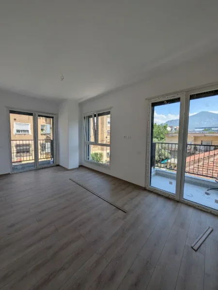 Tirane, shitet 2+1 Kati 1, 92 m² (Ali Demi)