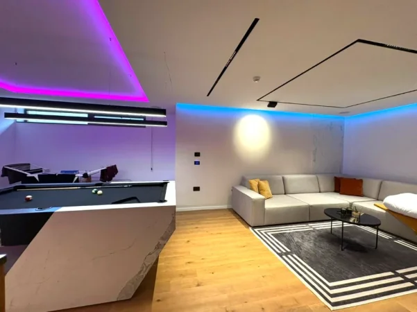 Tirane, jepet me qera Vile Vile 3 Katshe Kati 4, 300 m² 5.000 € 