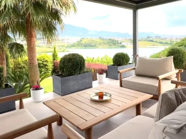 Tirane, jepet me qera Vile Vile 3 Katshe Kati 4, 300 m² 5.000 € 