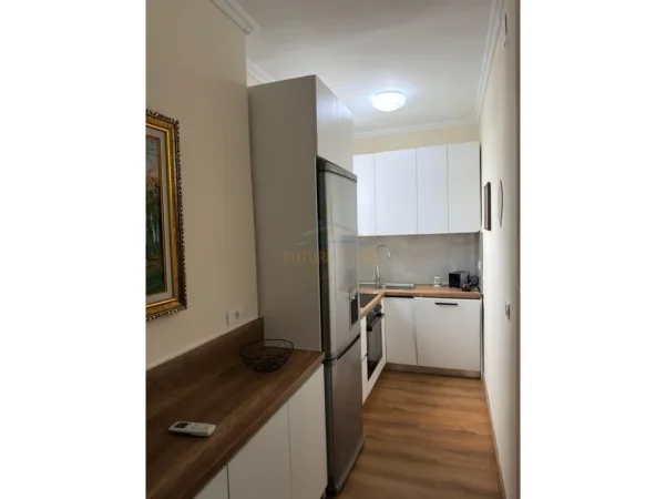 Tirane, jepet me qera apartament 2+1 Kati 4, 88 m² 1.000 € (Pazari i Ri)