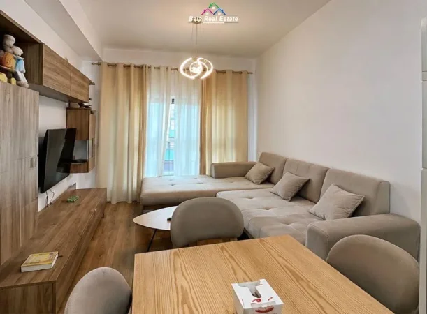 Tirane, jepet me qera apartament 1+1+Ballkon Kati 4, 55 m² 420 € (ali demi)
