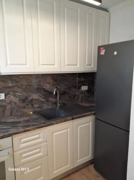 Tirane, jepet me qera ambjent biznesi Kati 2, 700 m² 700 € (Rruga Mine Peza, Prane Kafe Flora)