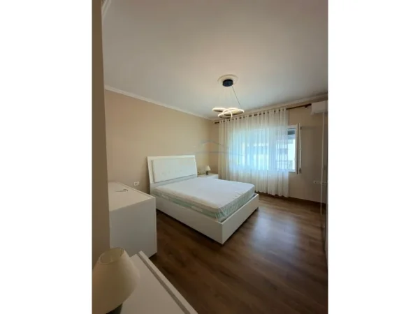 Tirane, jepet me qera apartament 2+1 Kati 4, 88 m² 1.000 € (Pazari i Ri)