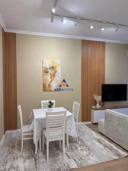 Tirane, jepet me qera apartament 1+1+Ballkon Kati 5, 60 m² 800 € 