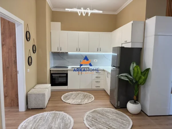 Tirane, jepet me qera apartament 1+1+Ballkon Kati 5, 60 m² 800 € 