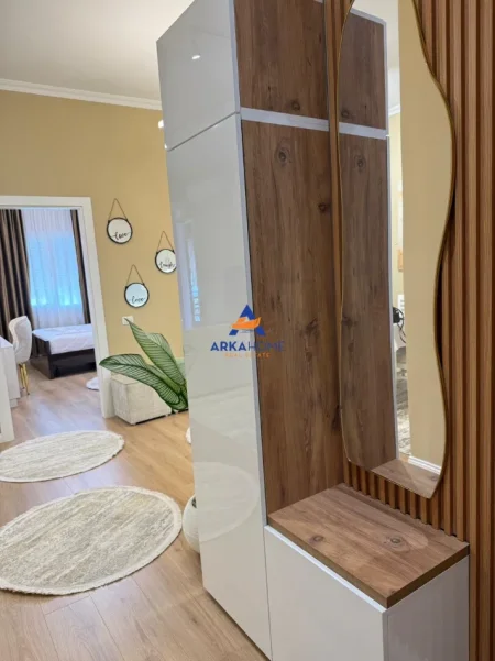 Tirane, jepet me qera apartament 1+1+Ballkon Kati 5, 60 m² 800 € 