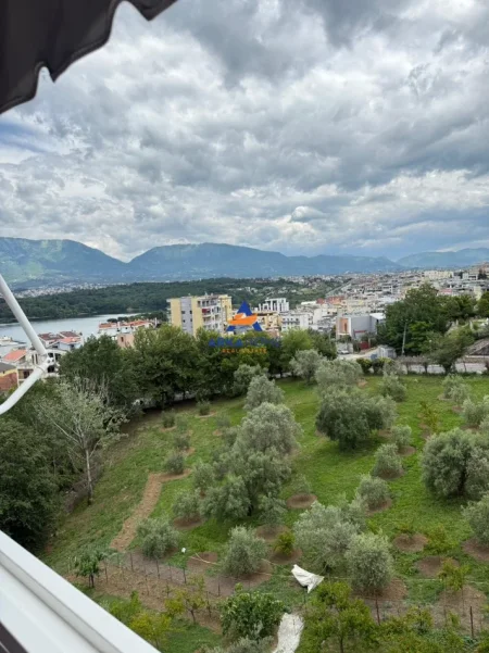 Tirane, jepet me qera apartament 1+1+Ballkon Kati 5, 60 m² 800 € 
