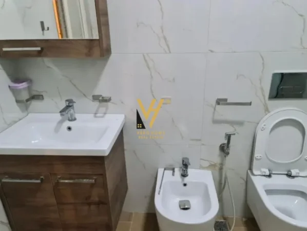 Tirane, jepet me qera apartament 2+1+Ballkon Kati 4, 100 m² 520 € (UNAZA E RE)