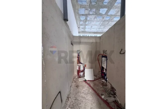 Tirane, shitet dyqan Kati 0, 89 m²