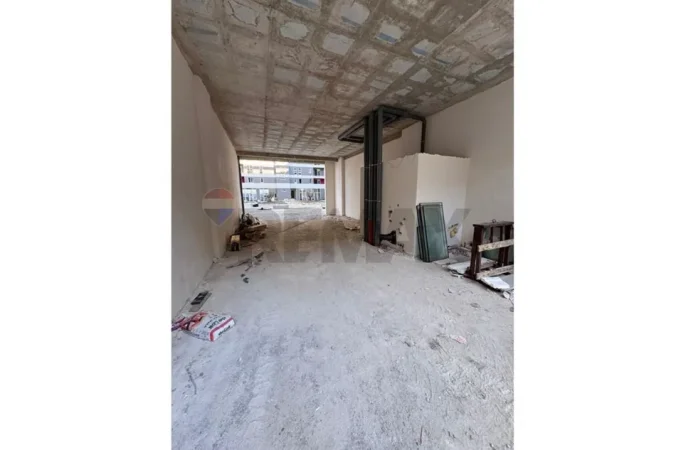 Tirane, shitet dyqan Kati 0, 89 m²