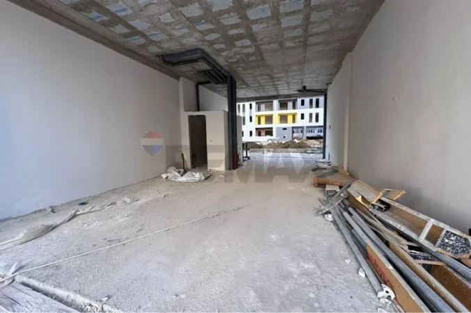 Tirane, shitet dyqan Kati 0, 89 m²