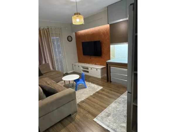 Tirane, jepet me qera apartament 2+1 Kati 4, 56 m² 600 € (Brryli)