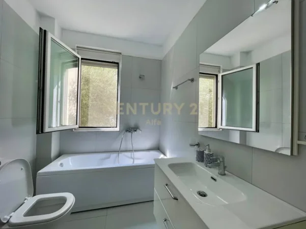 Tirane, jepet me qera apartament 2+1 Kati 1, 650 € (Kopshti Zoologjik)