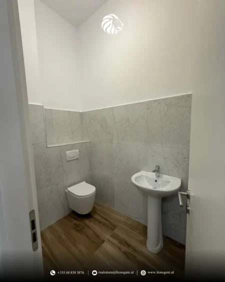 Tirane, jap me qera ambjent biznesi , 154 m² 2.600 € 