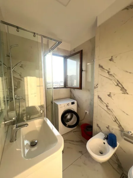 Tirane, jepet me qera garsonier Kati 9, 40 m² 600 € (sheshi willson)