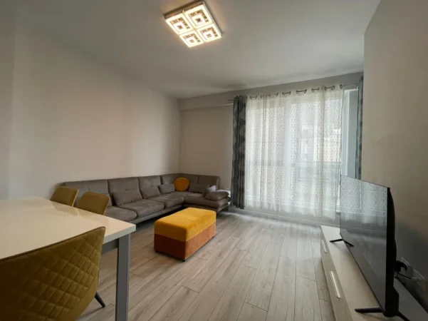 Tirane, jepet me qera apartament 1+1 Kati 5, 70 m² 700 € (Komuna e Parisit)