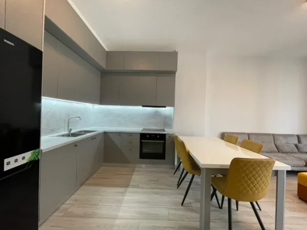 Tirane, jepet me qera apartament 1+1 Kati 5, 70 m² 700 € (Komuna e Parisit)