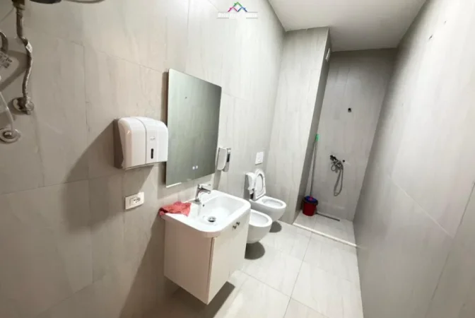 Tirane, shes zyre Kati 0, 200 m² 500.500 € (ali demi)