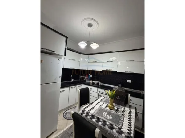 Tirane, jepet me qera apartament 1+1 Kati 6, 51 m² 450 € (YZBERISHT)