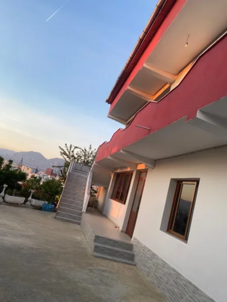 Tirane, shitet apartament 4+1 Kati 1, 245 m² 550000 € (Selitë)