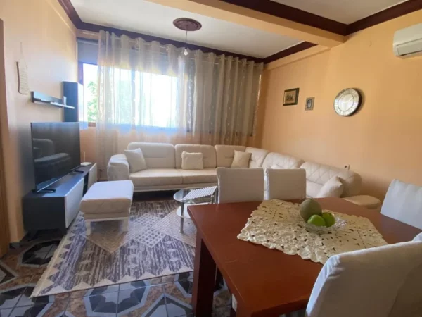 Tirane, shitet apartament 4+1 Kati 1, 245 m² 550000 € (Selitë)
