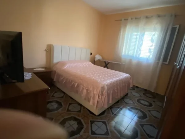 Tirane, shitet apartament 4+1 Kati 1, 245 m² 550000 € (Selitë)