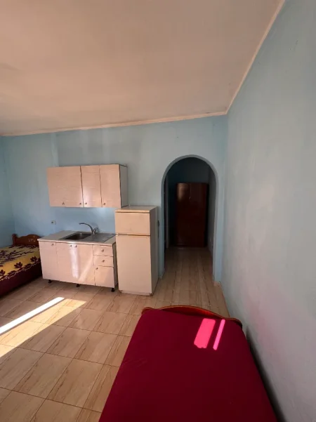 Tirane, jepet me qera garsonier 1+1 Kati 3, 30 m² 250 € (Rruga stefe curani)