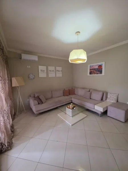 Tirane, apartament per qera afatshkurter tek Rruga e Kavajes