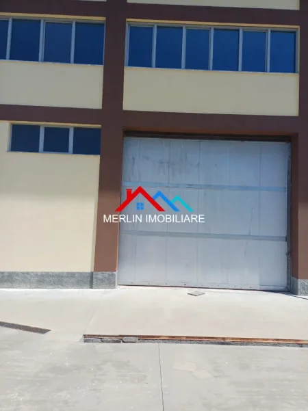 Durres,  Xhafzotaj, shitet ambjent biznesi, 3 kateshe me 3.000 m² ndertim, per 2.100.000 € .