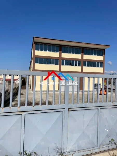 Durres,  Xhafzotaj, shitet ambjent biznesi, 3 kateshe me 3.000 m² ndertim, per 2.100.000 € .