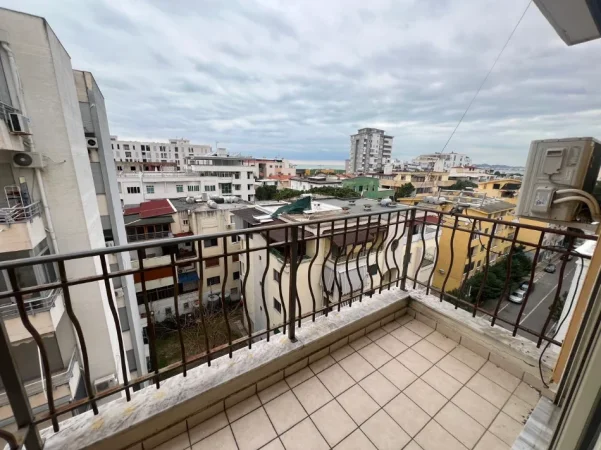 Jepet me qera apartament 1+1 Kati 6, 350 € Shkembi kavajes