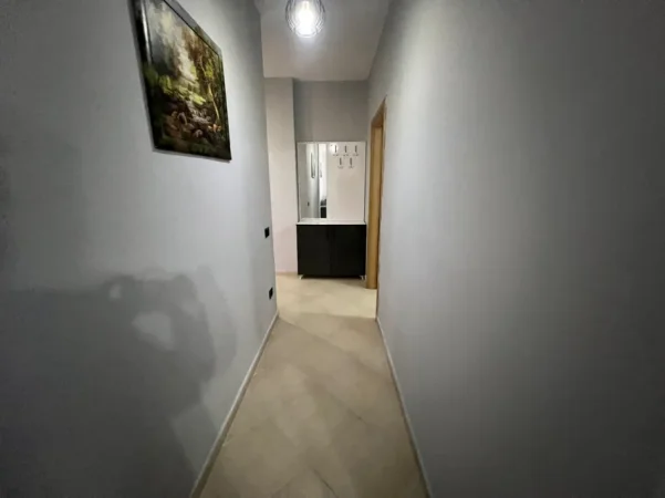 Jepet me qera apartament 1+1 Kati 6, 350 € Shkembi kavajes