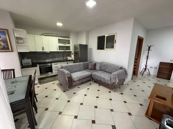 Tirane, jepet me qera apartament 2+1+Aneks+Ballkon Kati 4, 70 m² 400 € (yzberisht)