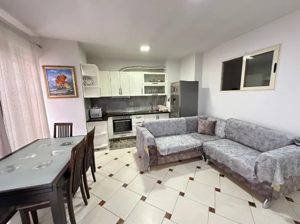 Tirane, jepet me qera apartament 2+1+Aneks+Ballkon Kati 4, 70 m² 400 € (astir)